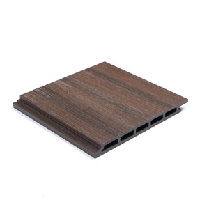 Revestimiento de Pared WPC Clásico para Propiedades de Lujo, Tablas de Madera Compuesta para Decoración Perimetral de Casas de Campo - Product Image 2