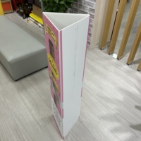 Les panneaux publicitaires en plastique Triangle Coroplast ont imprimé PP en carton ondulé pour les fournitures de fête promotionnelles