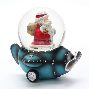 Commercio all'ingrosso della fabbrica in resina babbo natale su un piano suono luminoso vetro di natale globo di neve souvenir statuette decorazioni per la casa - Product Image 4