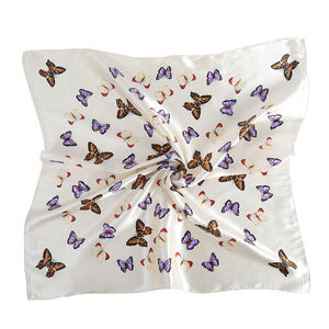 女性用ポリエステル生地サテン生地蝶柄スカーフ - Product Image 2