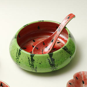 Tazón de cerámica pintado a mano con diseño de sandía y cuchara, tazón para ensalada con un lindo diseño de frutas para uso en fiestas. - Product Image 1
