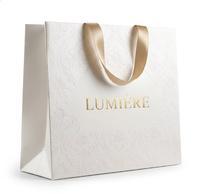 Sacs de shopping en papier d'art blanc de luxe faits à la main avec poignée en ruban pour l'emballage de vêtements, de chaussures et d'accessoires