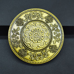 Espejo Cosmético Portátil Vintage Dorado con Diseño de Patrón Europeo Hueco, Espejo de Bolsillo para Maquillaje - Product Image 1