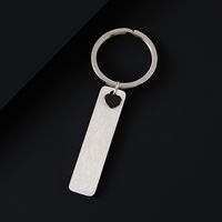 Ywyougang - Porte-clés rectangulaire fin et long, pendentif en forme de petit cœur, gravure personnalisée, accessoire pour clés de voiture