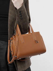 Sac fourre-tout en cuir de vachette marron de grande capacité pour dames bandoulière réglable amovible en cuir de vachette véritable pour l'été et l'hiver - Product Image 4