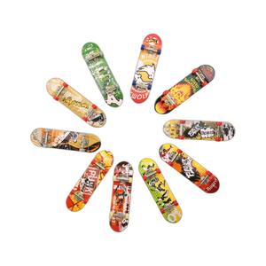 Mini Skateboard Portable Léger Classique à Quatre Roues pour Enfants - Jouet en <span class=keywords><strong>Plastique</strong></span> - Offre Promotionnelle - Product Image 4