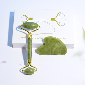 Grenzüberschreitender <span class=keywords><strong>Jade</strong></span>-Massager Xiuyu-Roller Augen- und Gesichts-Doppelkopf-Massagestab-Set Schönheitssalon Schabebrett Gesichtslifting Gesundheitspflege - Product Image 1