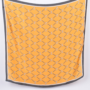 秋冬新款马链条纹印花图案仿丝围巾时尚风格70方巾百搭 - Product Image 4