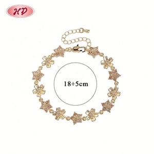 Fournisseur en gros – Bracelet chaîne et maillons en laiton plaqué or 18 carats avec zircon rose, motif fleur vintage – Bijou cadeau d'anniversaire pour femme - Product Image 4