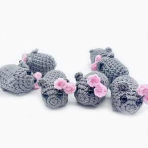 Handmade Quà Tặng Trang Trí Nội Thất Dễ Thương Mini Crochet Sang Trọng Thú Nhồi Bông Đồ Chơi Buồn Hamster Với Bow Tình Bạn Keychain - Product Image 1