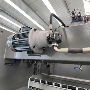 Presse plieuse hydraulique CNC automatique TP10S Delme pour le pliage du métal 110T 130T - Product Image 4