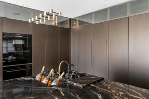 Cuisine moderne haut de gamme avec îlot en marbre, armoires de cuisine personnalisées, matériaux de haute qualité et respectueux de l'environnement - Product Image 4