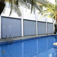 Tirai Gulung Luar Ruangan Modern Tahan Angin dengan Rangka Aluminium Tahan Lama, Lengan Lipat, dan Kain Poliester untuk Teras Balkon