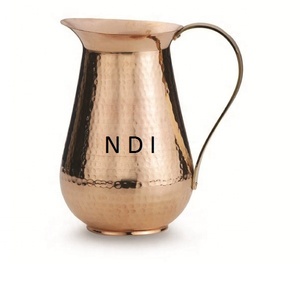 Jarra de agua potable decorativa para casa, jarra de cobre aislada con acabado pulido brillante, jarra contenedora de agua potable - Product Image 1