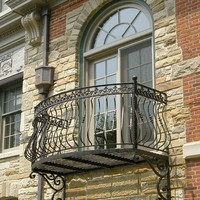 Vente chaude 2025 : Balustrade de balcon en fer forgé antique décorative d'extérieur, fabriquée en Chine, avec main courante en acier
