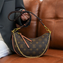 Bolso de Media Luna de Piel Sintética de Lujo, Nuevo Modelo 2026, con Cadena de Alta Calidad, Estampado, Versátil, de Mano, Bandolera, Impermeable - Product Image 2