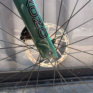 7.5 KG |   Bicicleta de Carretera de Fibra de Carbono Kozo, Venta Directa de Fábrica, <span class=keywords><strong>Shimano</strong></span> 105 24s, Frenos de Disco Hidráulicos, OEM CE T1000 - Product Image 5
