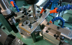 Hot Selling Easy to Install Automatic Feeding Nut Tapping Machine - Product Image 5