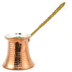 带手柄的铜锤土耳其咖啡壶