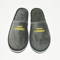 Chaussons jetables personnalisés en polaire corail, confortables et doux, à bout fermé, semelle EVA, tailles adultes et enfants, pour hôtels, brodés