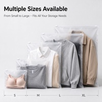 Sacs à fermeture éclair en CPE givré personnalisés en gros, pochettes réutilisables en plastique mat avec fermeture éclair pour le rangement de t-shirts, sweats à capuche et vêtements