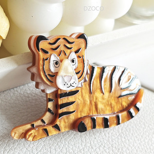 Broche Acrílico Hecho a Mano, Broche de Dibujos Animados de Tigre, Bonito y Artesanal - Product Image 2
