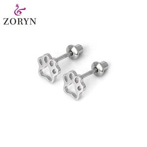 Pendientes de tuerca de acero inoxidable 316L plateados con cierre de rosca, acabado mate sólido, hipoalergénicos y ligeros para cartílago. - Product Image 3