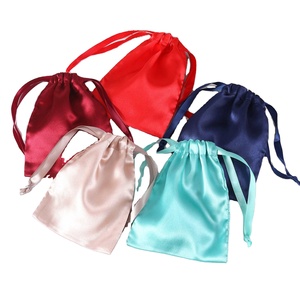 Sac de rangement pour perruques en satin OEM d'usine, petite pochette de luxe en satin de soie, pochette à cordon en satin pour cheveux - Product Image 1