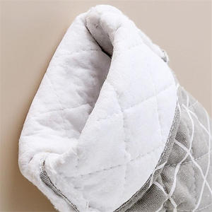 ถุงมือกันความร้อนในครัวเรือนขนาดมาตรฐานพื้นผิวลายเพชรสำหรับการอบในเตาอบใช้ในครัว - Product Image 1