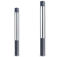 Lampe LED extérieure étanche IP66 sur poteau haut pour cour, parc et complexe résidentiel - Design carré minimaliste