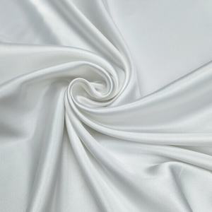 स्टॉक ग्लॉसी 50 डी * 75d पॉलिएस्टर सैटिन कपड़े 78gm <span class=keywords><strong>Satin</strong></span> कपड़े 78gm <span class=keywords><strong>Satin</strong></span> कपड़े में गर्म बिक्री - Product Image 3