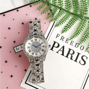 Reloj de pulsera clásico de moda con caja de aleación, estilo moderno, movimiento japonés de cuarzo, para mujer, con diamantes y moissanita. - Product Image 1