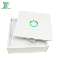 Boîtes d'emballage de bijoux blanches de luxe personnalisées en gros avec logo UV imprimé, recyclables, pour bagues, boucles d'oreilles et bracelets