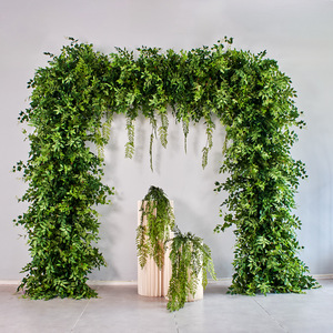 Nouvelle Arche de Mariage en Fleurs Artificielles Style Sauvage, Végétation Verte avec Fleurs Blanches à Vendre - Product Image 2