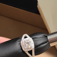 Bague en argent S925 avec moissanite ronde brillante, alliance de fiançailles et de mariage pour femme, sertie de griffes, bijoux personnalisés en moissanite