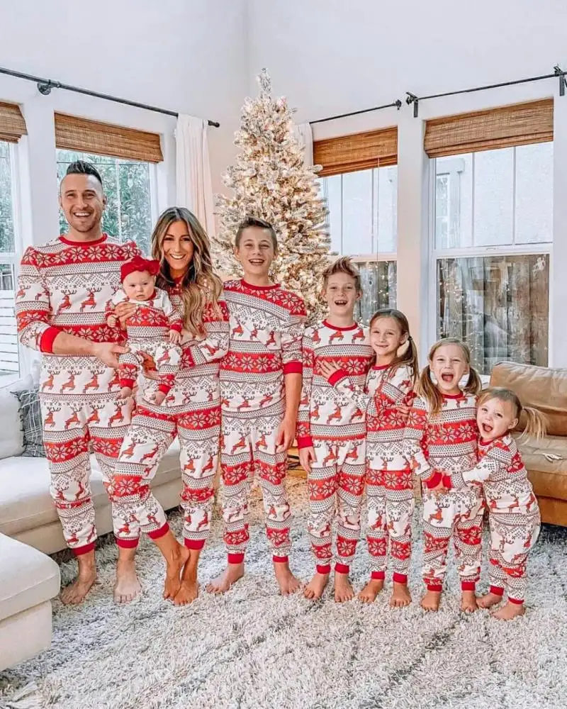 Wholesale Winter Children Striped Kids Family Matching Christmas Pajamas Sets Family Christmas Pajamas Sleepwear For Mon Dad Kid