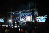 Projecteurs de scène LED 3-en-1 100W à tête mobile Beam Spot Wash pour DJ, discothèque, bar, et structures en aluminium
