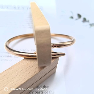 Bracciale a Chiodo Personalizzato in Acciaio Inossidabile Ipoallergenico, Gioielli di Lusso Leggero per Coppie, Stile Europeo e Americano - Product Image 6
