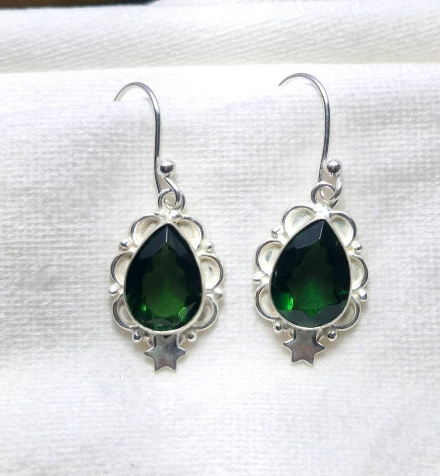 สีเขียว