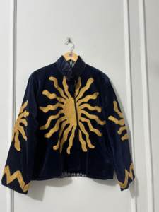 Blouson bomber en tricot pour femme, base foncée, broderies décoratives, motifs floraux, design artisanal, manches longues, respirant, vêtement d'hiver - Product Image 4