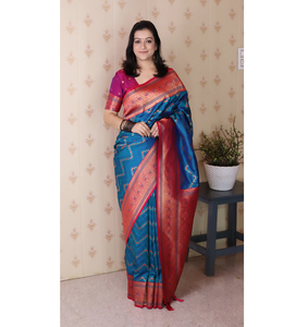 Saree Banarasi en soie douce bleue intemporelle avec zigzag complexe Meenakari Zari tissage parfait pour les célébrations de mariage festif - Product Image 1