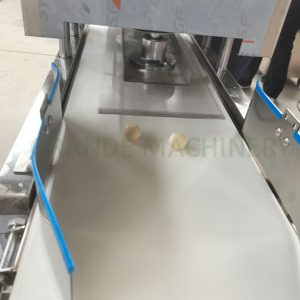Fourniture d'usine grande machine à rouler diviseuse boule de <span class=keywords><strong>taro</strong></span> boule de remplissage de pâte boule de <span class=keywords><strong>mochi</strong></span> diviseur de sésame plus rond - Product Image 5
