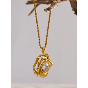 JINYOU Mode accessoires Zirkonia Vergoldete Kette Rose Flower Edelstahl Anhänger Halskette - Product Image 3