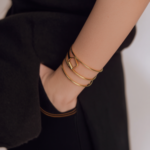 กำไลข้อมือแฟชั่น สแตนเลสสตีล 316L ชุบทอง PVD ดีไซน์หลายเส้น ทนทาน เป็นมิตรต่อสิ่งแวดล้อม - Product Image 3