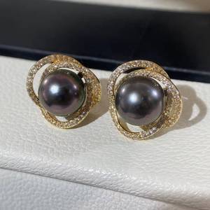 Boucles d'oreilles clous en perles de Tahiti entrelacées 9-10mm, couleur naturelle, presque rondes, haute brillance, bijoux en perles d'eau de mer - Product Image 4