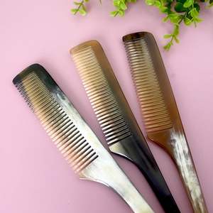 Peigne à cheveux en corne de buffle naturelle fait main, à dents lisses pour un démêlage doux, réduit la casse des cheveux - Product Image 4