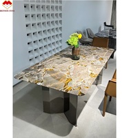 Aménagement de cuisine moderne en marbre, îlot et table en marbre Bugatti Gold, table de salon et de réception de luxe en marbre doré de Dubaï