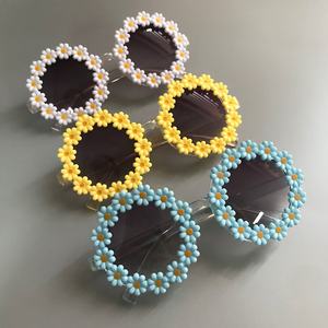 Feirong mignon Cool nouvelle fille à la mode mignon <span class=keywords><strong>fleur</strong></span> lunettes de <span class=keywords><strong>soleil</strong></span> en <span class=keywords><strong>plein</strong></span> air enfants belle Vintage UV400 classique enfant en bas âge enfants nuances - Product Image 3