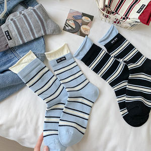 Chaussettes décontractées <span class=keywords><strong>pour</strong></span> femmes, style coréen tendance, niche rétro, rayées, à revers <span class=keywords><strong>large</strong></span>, double couche, bord roulé - Product Image 3