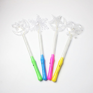 <span class=keywords><strong>Snowflake</strong></span> LED Light Up Wands Baton Led Brilho Estrela Lua Coração Vara Presente de Aniversário para o Natal Traje Rave Decoração Do Partido - Product Image 5